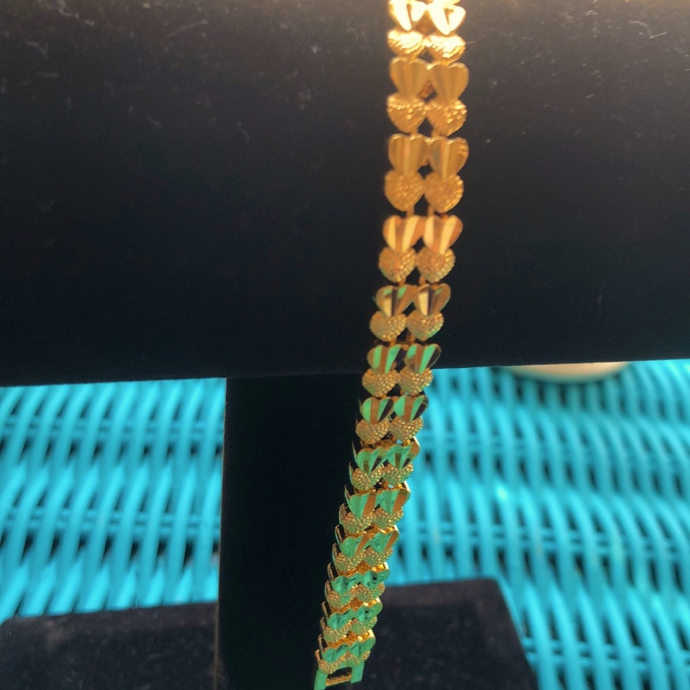Gold tone bracelet